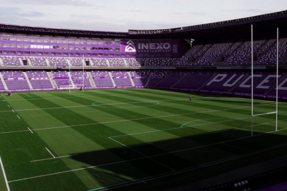 El estadio Zorrilla con los palos de rugby.