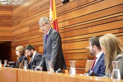 José María Eiros preside la Mesa de Edad de las Cortes