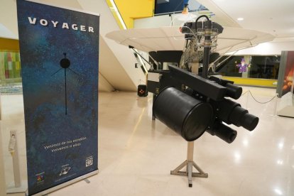 Museo de La Ciencia. Maqueta a tamaño real de una de las sondas espaciales Voyager.