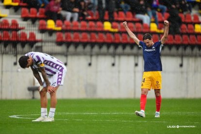 Juric se muestra cabizbajo tras la derrota mientras Molina levanta los brazos.