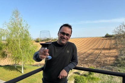 Antonio de la Fuente, presidente de la Asociación de Enólogos de la Ribera del Duero (Enoduero), vigila de cerca el estado de las viñas en toda la DO.