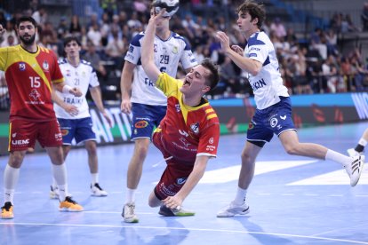 Pablo Herrero lanza entre líneas en Granollers.