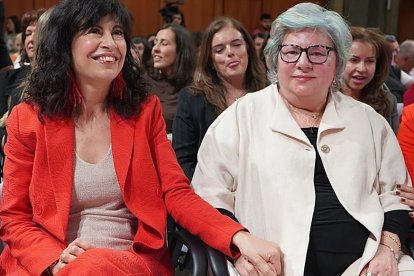 ANA REDONDO Y DOLORES VÁZQUEZ.