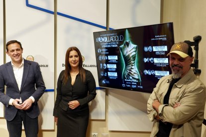El presidente de la Diputación de Valladolid, Conrado Íscar, junto a los escritores César Pérez Gellida y Dolores Redondo, presentan la sexta edición de Blacklladolid, que este año unirá literatura y moda.