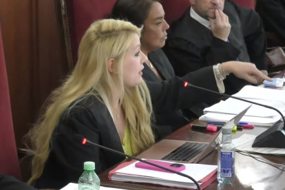 La abogada Verónica Casado durante un juicio