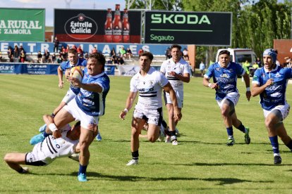 Una acción del partido entre VRAC y Chami en cuartos de División de Honor.