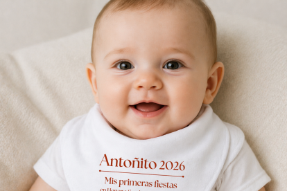 Imagen de archivo de un bebé portando el pañuelo de la iniciativa de los 'Antoñitos'.
