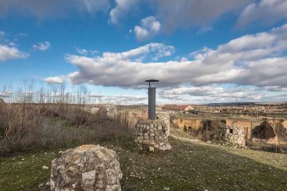 El barrio de bodegas de Mucientes conserva uno de los conjuntos de cuevas vinícolas mejor preservados de Castilla y León.