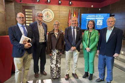 Luis Miguel Cárcel, director de la ETSIIAA; Eduardo Arranz, decano de la Facultad de Medicina; Pilar Garcés, rectora electa; Antonio Largo, rector en funciones; Cristina de la Rosa, vicerrectora de Estudiantes y Empleabilidad en funciones y Manuel Bardají, decano de la Facultad de Ciencias