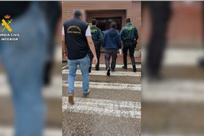 Detención del hombre que grabó imágenes en los baños de mujeres de la empresa en la que trabajaba
