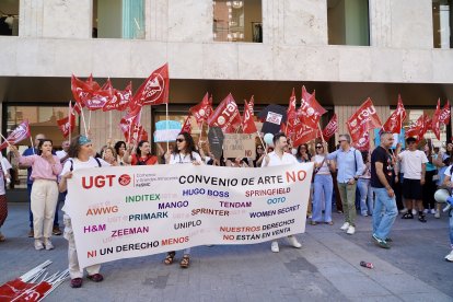 FeSMC UGT convoca una huelga de 24 horas en el sector de las grandes marcas textiles y de calzado