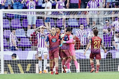 Carvajal se lleva las manos a la cabeza tras el despeje de un defensa, en la única ocasión clara local de la segunda parte.