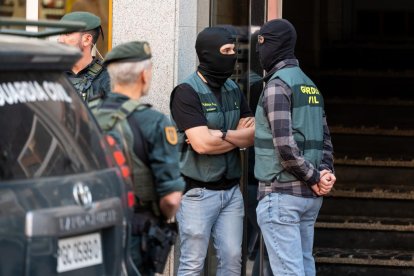 Despliegue de la Guardia Civil en el barrio de La Rubia de Valladolid.