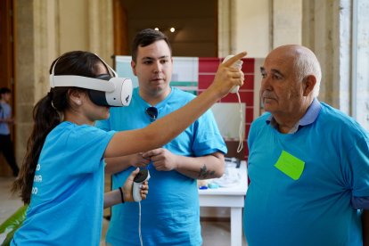 El proyecto Vivemais, coordinado por Fundación INTRAS, presenta en Valladolid la actividad intergeneracional ‘Cuidar innovando nos conecta al futuro’.