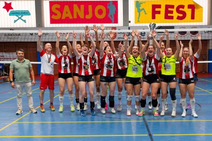 San José celebra el ascenso a Primera Nacional femenina.