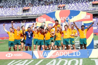La selección de Seven de Australia festeja en Zorrilla su triunfo en las Series Mundiales 7S celebradas en Valladolid.