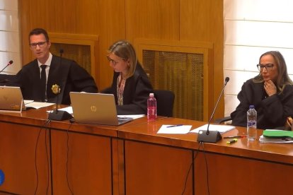El fiscal en el 'caso ataúdes', durante su informe final en la Audiencia de Valladolid.