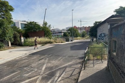 Paso a nivel suprimido en la calle Estación de Ariza