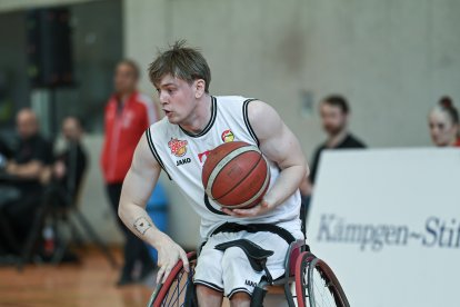 Jack Long, con el Koeln99ers en un partido de la Bundesliga.