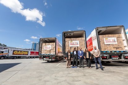 Gadis ha celebrado una entrega simbólica de toda la ayuda recaudada en la sede central de GADISA Retail en el Polígono de Piadela, que ha contado con la asistencia del presidente del Banco de Alimentos Provincia de A Coruña, Manuel Mora. Por parte de la empresa, la directora de Marketing y RSC, Melisa Pagliaro, el director de Comunicación, José Luis Fernández Astray, y las coordinadoras de RSC y de Comunicación, Lucía Santos y María Eimil.