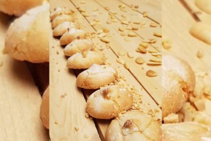 Su aspecto recuerda a pequeños macarons rústicos, aunque los amarguillos conservan una receta castellana con siglos de historia