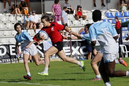 Un momento de un partido del Campeonato de España de Rugby 7 celebrado en Pape Rojo.
