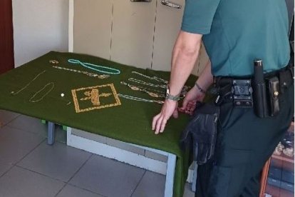 Joyas recuperadas tras su hurto en Cogeces del Monte (Valladolid).