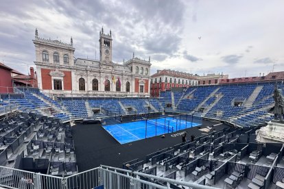 Pista de pádel en la Plaza Mayor de Valladolid ya preparada en 2026.