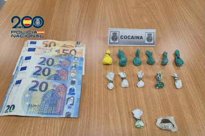 Efectivo y sustancias intervenidas por la Policía Nacional.