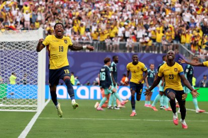Gonzalo Plata celebra su gol ante Alemania.