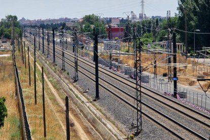 Obras de duplicación de la vía a su paso por Santovenia.