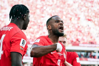 Larin celebra su gol ante Bosnia.