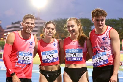Cuarteto castellanoleonés en el 4x400 mixto.