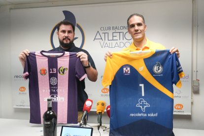 Firma del Recoletas Atlético Valladolid y Hand Vall Valladolid