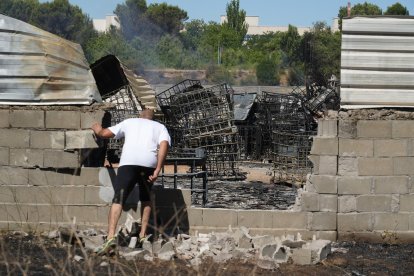 Un día después del incendio frente al colegio San Agustín, en Pinar de Jalón