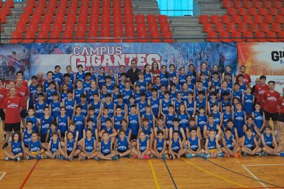 Foto de familia segundo turno del Campus Gigantes en Valladolid.