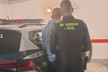Uno de los detenidos por allanamiento de morada.