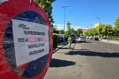 Señal de prohibido aparcar en la calle Estación del Norte desde el lunes y hasta el fin de los trabajos.