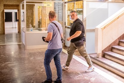 Policía de paisano durante el registro en el Ayuntamiento de Soria