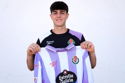 Galde posa con la camiseta pucelana.
