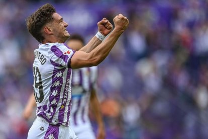 Sanseviero celebra su gol a la Real Sociedad B.