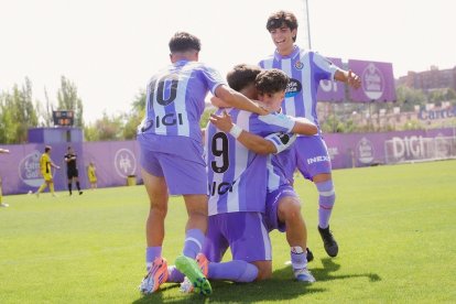 Los jugadores del Promesas festejan el gol de Tomy.
