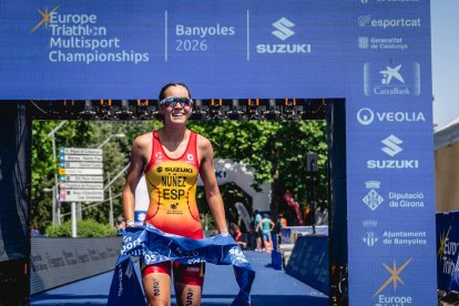 Alba Núñez gana el Campeonato de Europa de triatlón multisport este año en Bañolas.