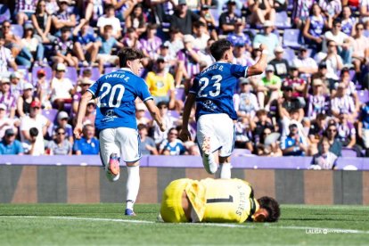 El Oviedo celebra el 0-1 en Zorrilla.