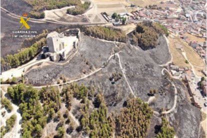 Foto aérea del castillo tras el incendio.