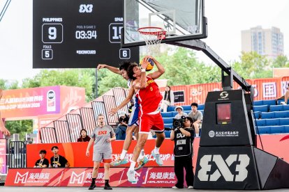 Juangar con España en el partido ante Filipinas.