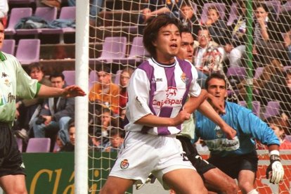 Shoji Jo, durante el Real Valladolid-Betis de la temporada 99-00.
