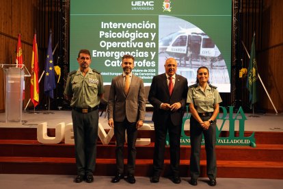 Autoridades durante la inauguración de la jornada