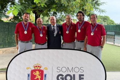Equipo de Castilla y León en el Campeonato de España Pitch & Putt 2026  con su medalla de plata.
