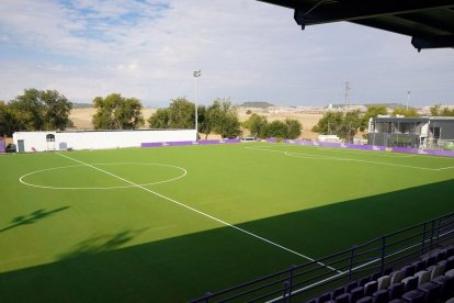 Campo 3 de los Anexos tras la instalación del nuevo césped.